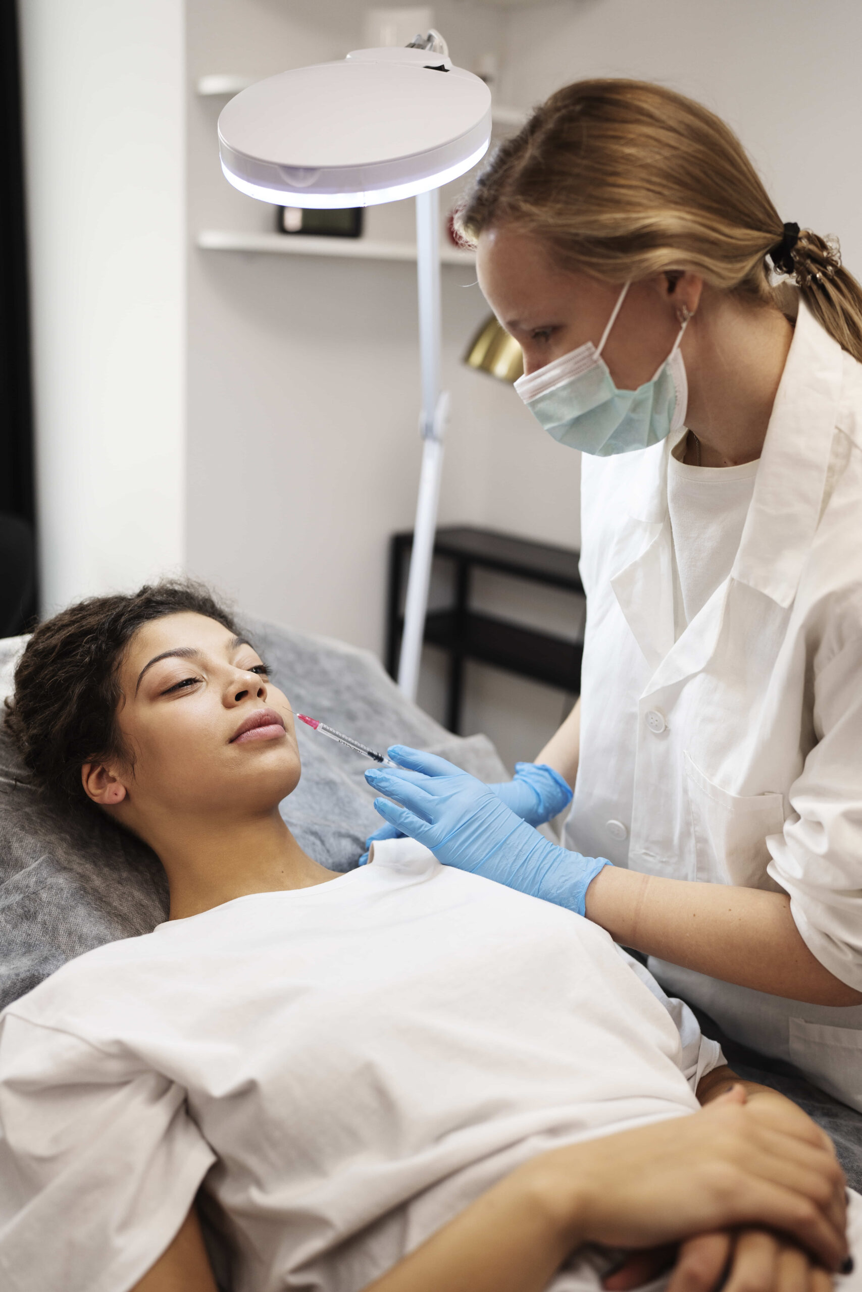 Fortalece tus conocimientos en atención estética